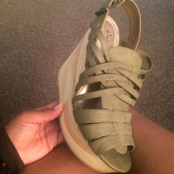 Olive strappy wedges - Picture 2 of 2