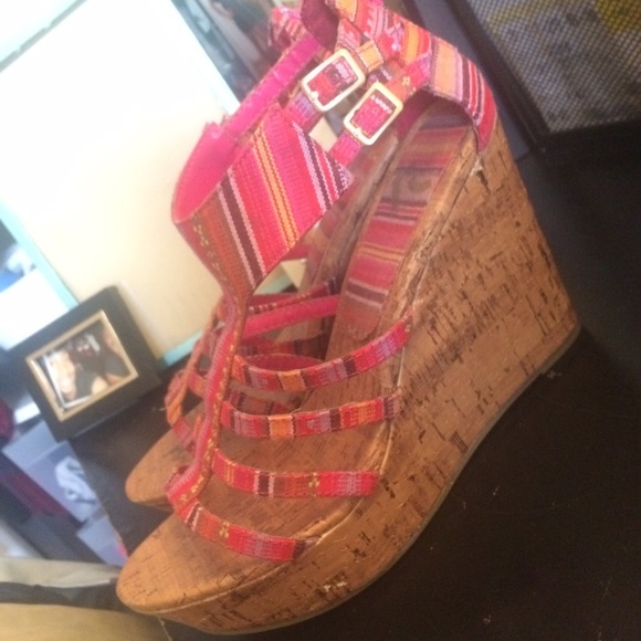 Tribal print wedges - Picture 3 of 3