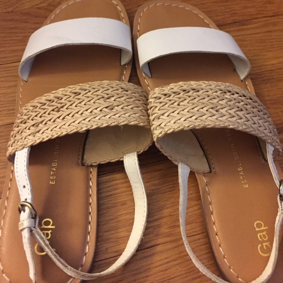 Cute summery flats size 7