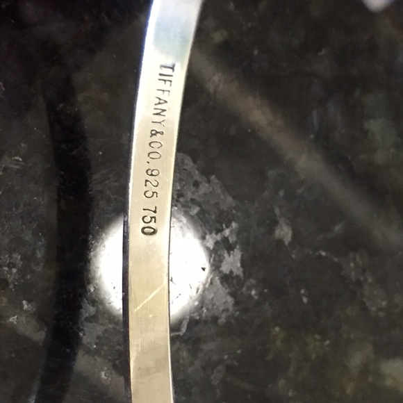 TRADED Tiffany & Co Hook & Eye BangleRare Classic - Picture 2 of 2