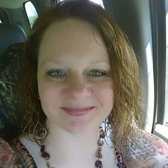 Meet your Posher, April - Picture 2 of 2