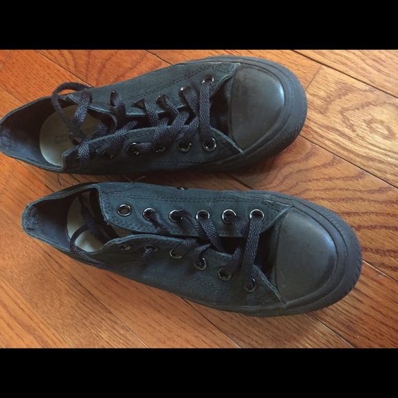 Chuck Taylor all black