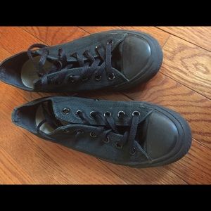 Chuck Taylor all black