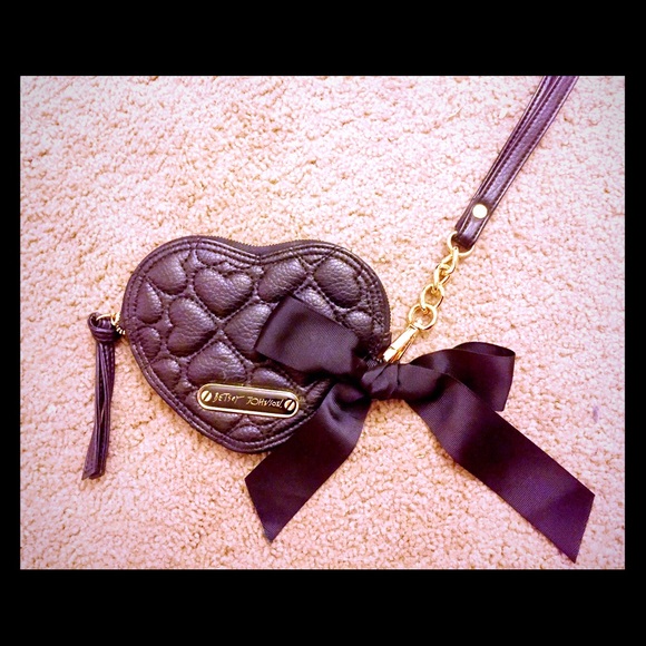 🛑SOLD🛑 Betsy's Quilted Love Wristlet