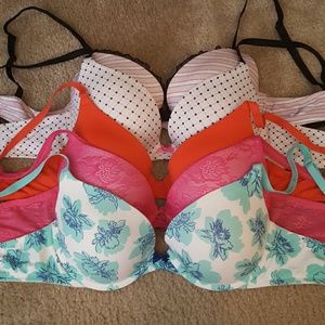 5 Victoria's Secret 36D bras