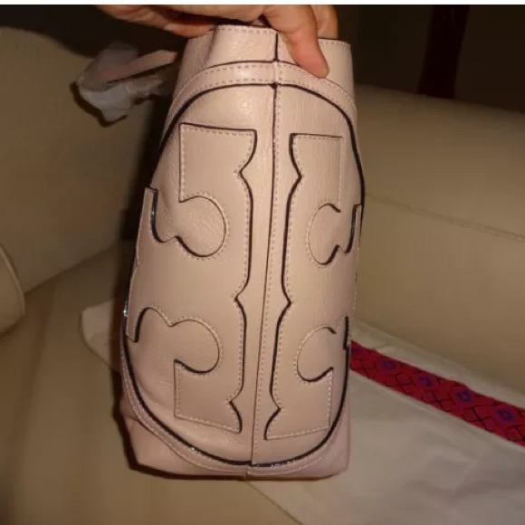 NWT Tory Burch All T E/W Tote in light oak - Picture 2 of 3