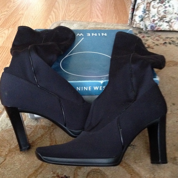 Nine West Olympia black/black booties - Picture 2 of 2