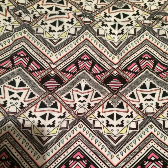 PRICE DROP VS Aztec Set - Picture 2 of 4