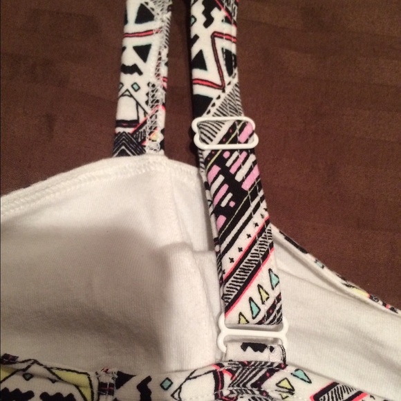 PRICE DROP VS Aztec Set - Picture 4 of 4