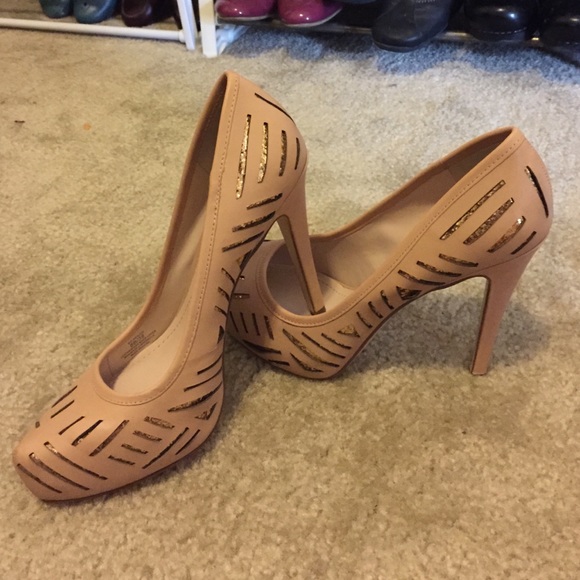 BCBG new tan heels