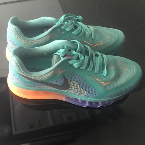 Never worn Nike Air Max - size 7 fits like 7.5/8