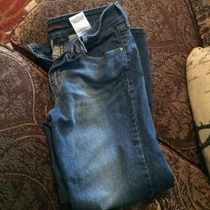 Levi's Mide Rise Ankle Skinny