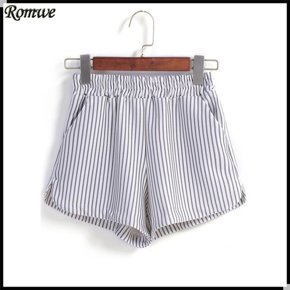 🚫SOLD🚫 ROMWE Retro High-Waisted Shorts