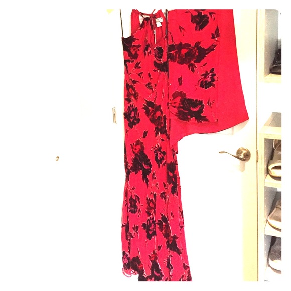 Chetta B size 4 red gown w shall