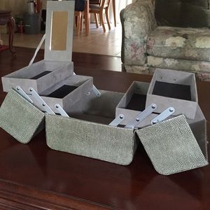 Awesome jewelry organizer