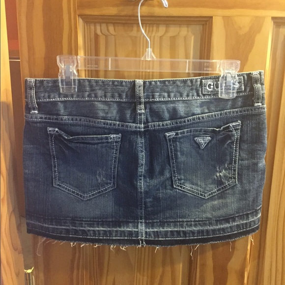 Guess mini skirt - Picture 2 of 2