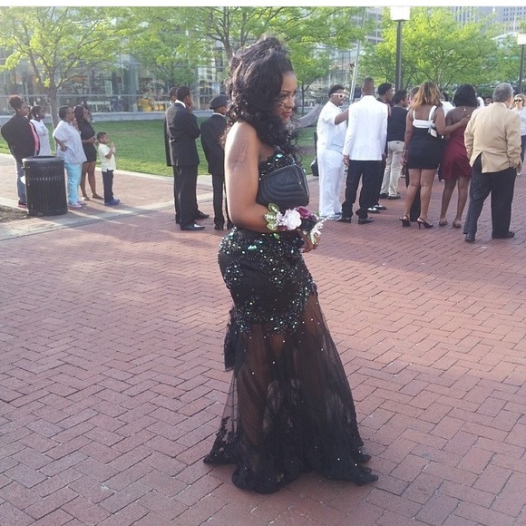 PROM DRESS - Picture 3 of 4