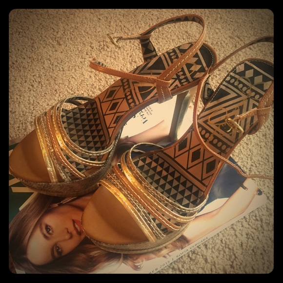 Golden striped high heels