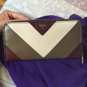 Fossil. Burgundy wallet