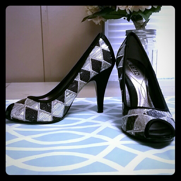 🌸Very pretty open toe heels🌸