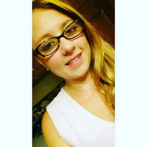 Meet your Posher, Rebecca