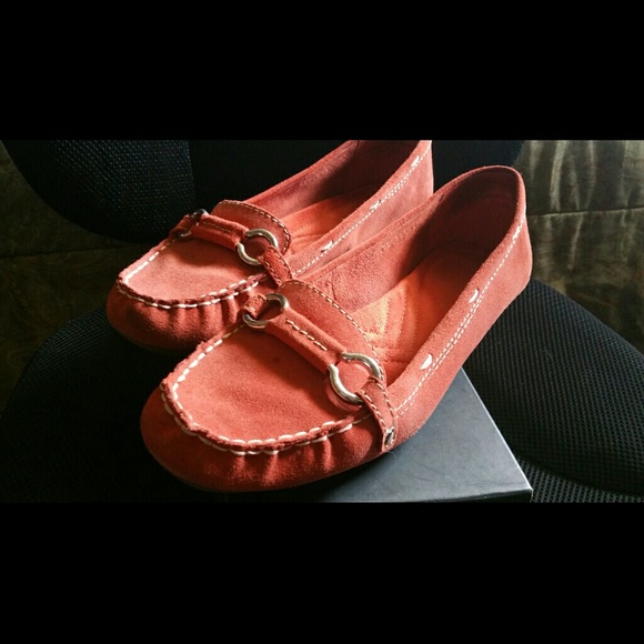 Liz Claiborne Coral Suede Flats