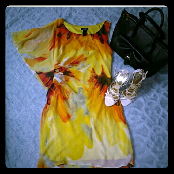 Dresses & Skirts - Beautiful yellow dress