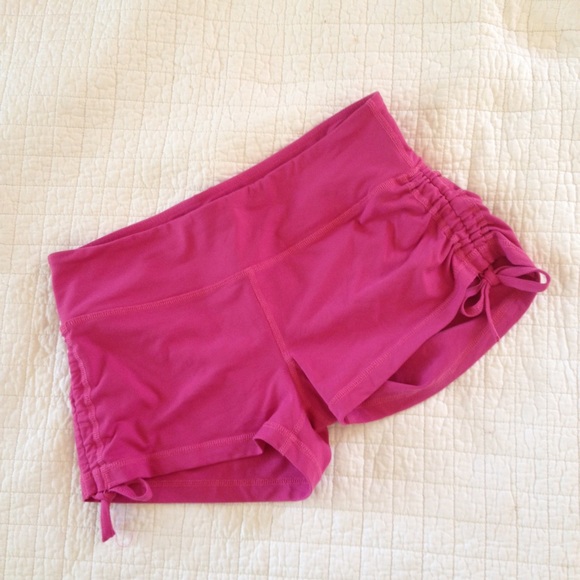 Tonic Vine Shorts in DraggonBerry