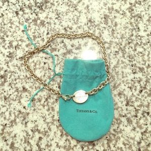 Classic Tiffany necklace.