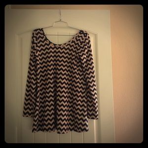 Stripe 3/4 length shirt.