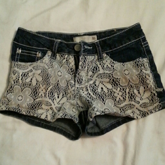 Laced shorts - Picture 1 of 3