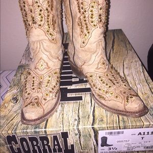 Corral boots