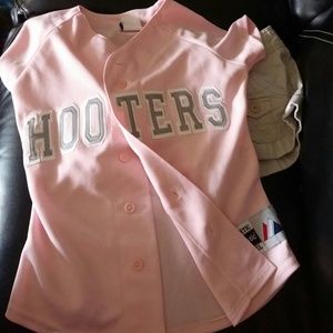 Hooters Pretty in Pink