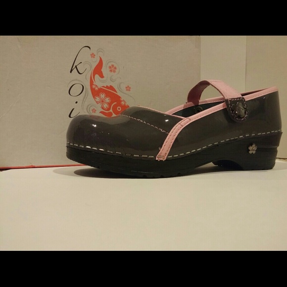 Koi Clogs