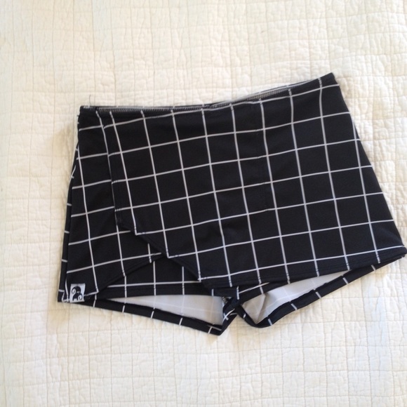 Adorable Chikum skort for hot Yoga