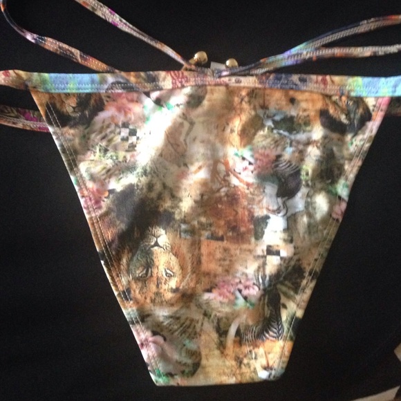 Tan bikini - Picture 3 of 4