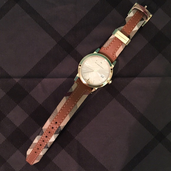 SOLD Burberry Women's Stainless Steel Watch - Picture 4 of 4
