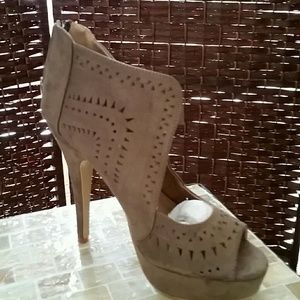 New taupe 4in heels
