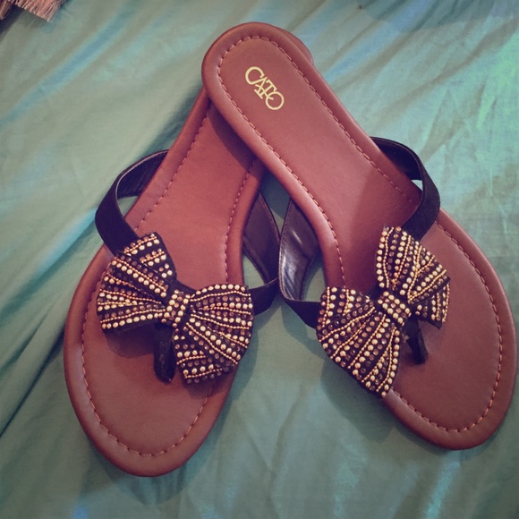 Black bow sandals