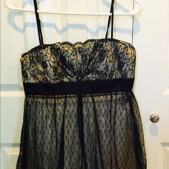 Top sheer lace overlay. Gold and black - Picture 1 of 1