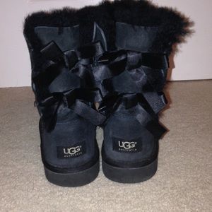 black bailey bow uggs