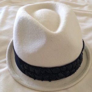 Bebe hat