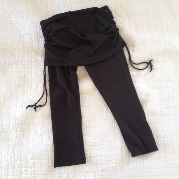Prams Capri leggings with built in skirt