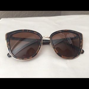Cat eye sunglasses