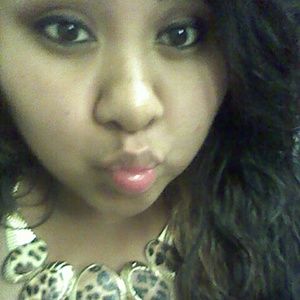 Meet your Posher, Zuleyma