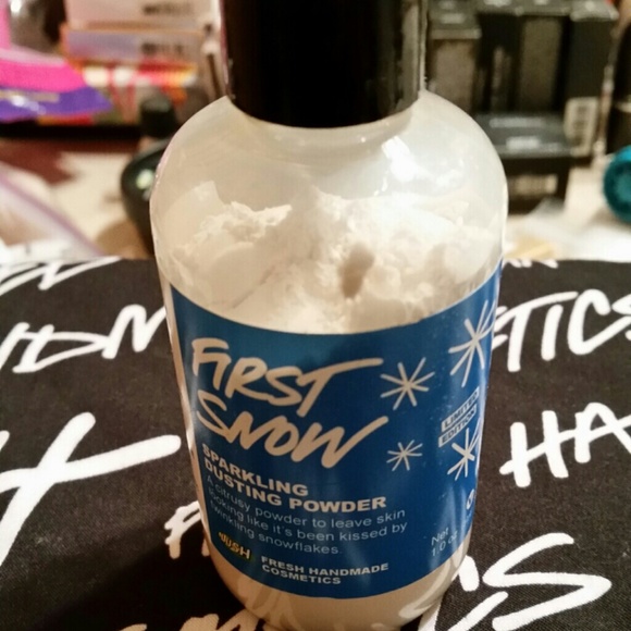 Lush First Snow Sparkling Dusting Powder