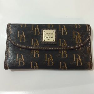 Authentic leather Dooney & Bourke Wallet