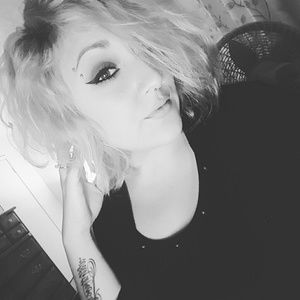 Meet your Posher, Caitlyn