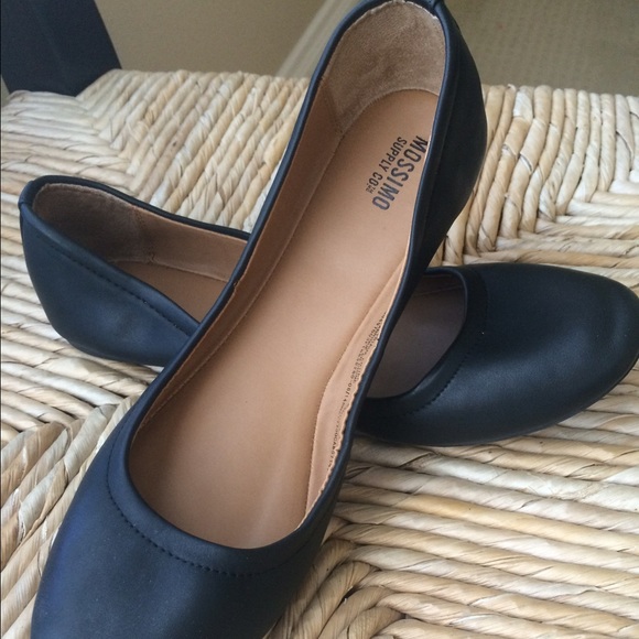 Black ballet flats