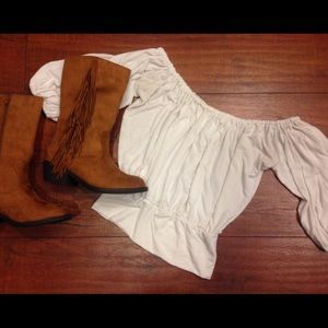 Cute flowy crop top.